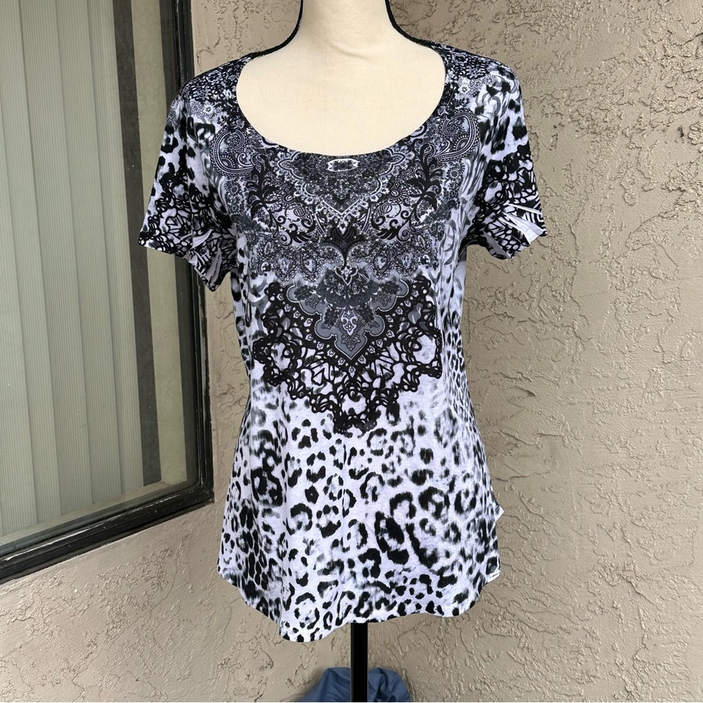 One World Black & White Scoop Neck Short Sleeve Top Sz. L